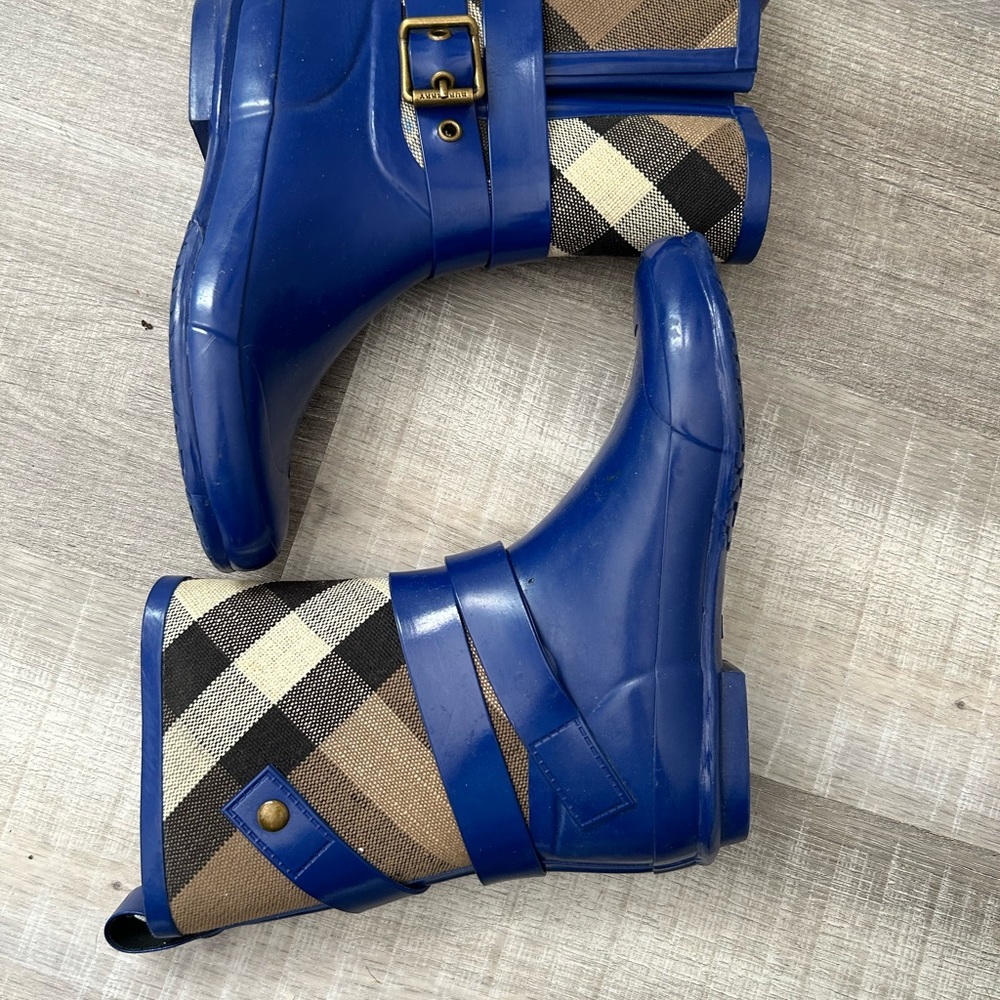 Women Burberry Holloway rain boots blue size 6